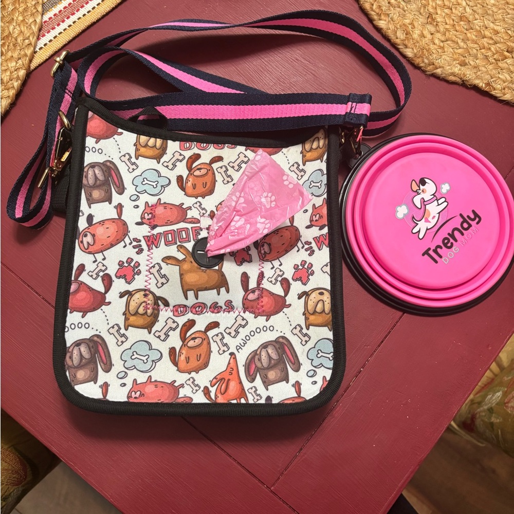 Dog Owner’s On-the-Go Purse – Small, Functional & Stylish!